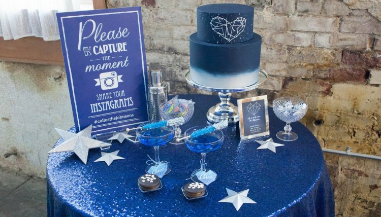 Свадебный торт в синем цвете