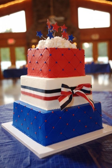 Сине-красно-белый торт на свадьбу