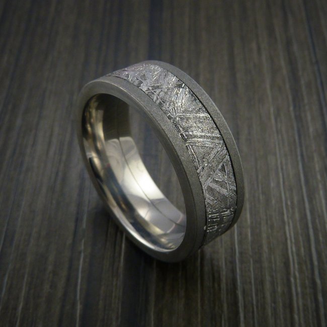 Обручальное кольцо из титана
