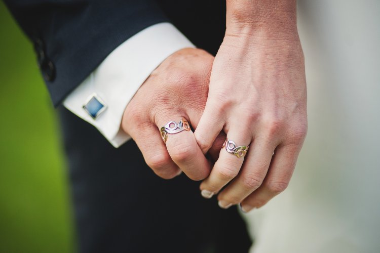 Мужское обручальное кольцо с дизайном