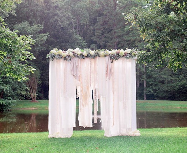 Свадебная арка с живыми цветами