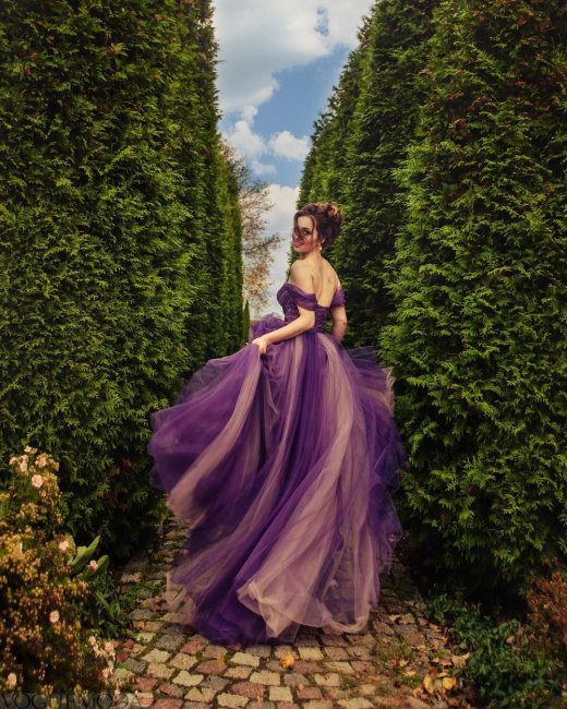 Фиолетовое платье для смелых невест