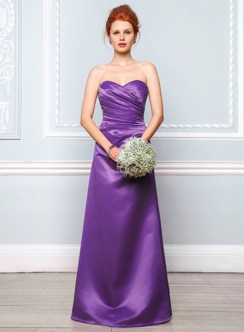 Прямое фиолетовое платье на свадьбу