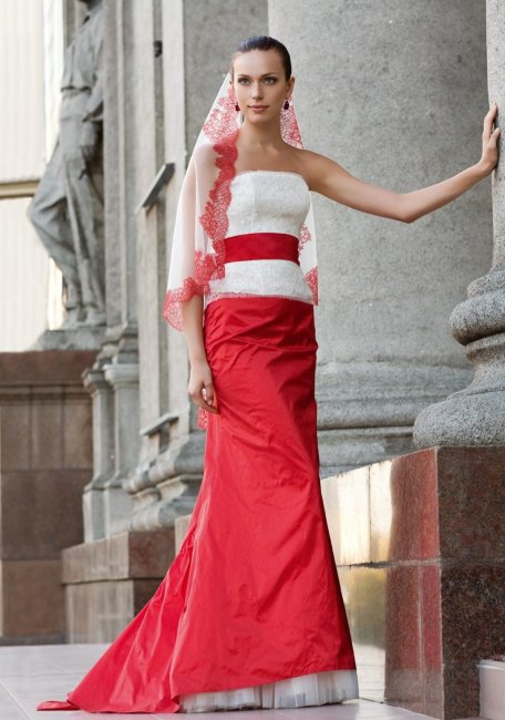 Красно-белое свадебное платье