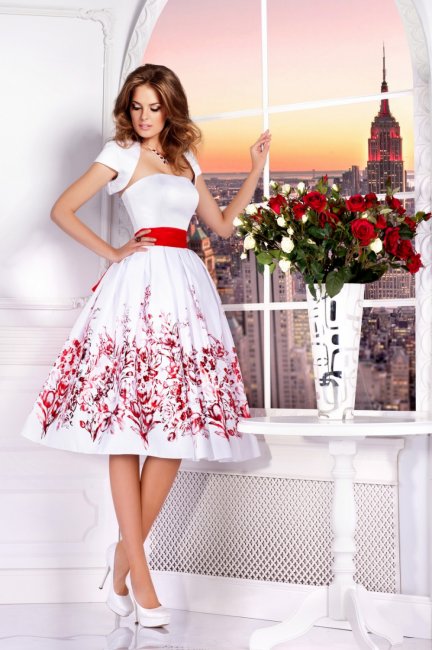 Короткое красно-белое свадебное платье