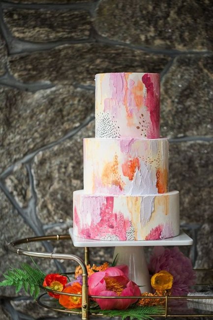 Лаконичный и элегантный торт на свадьбу