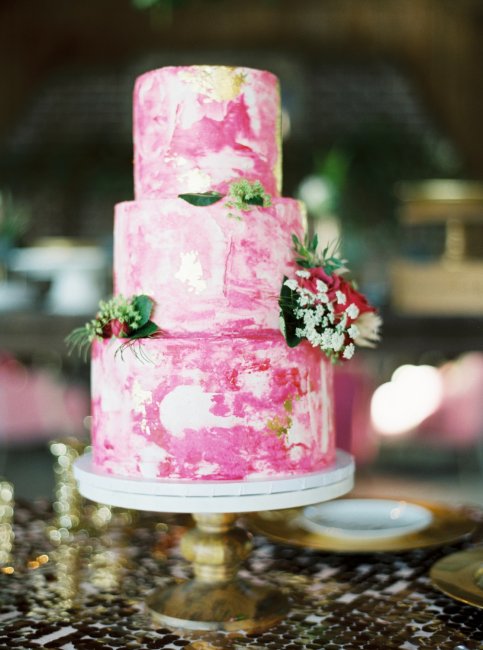 Акварельные мазки в декоре свадебного торта