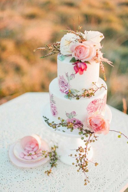 Цветочные мотивы в декоре свадебного торта