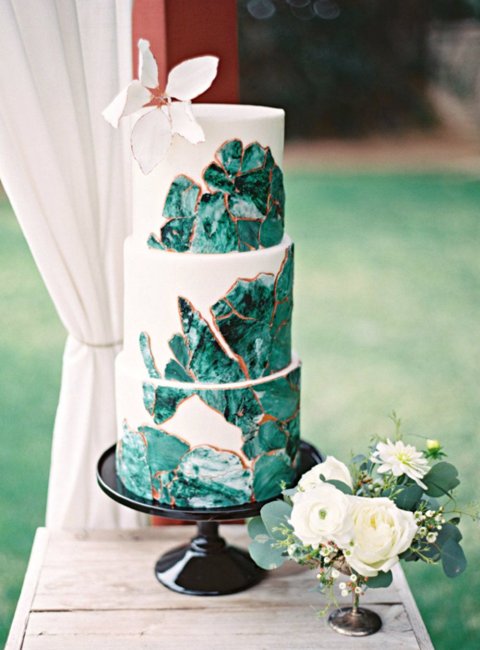 Оригинальный торт для изумрудной свадьбы