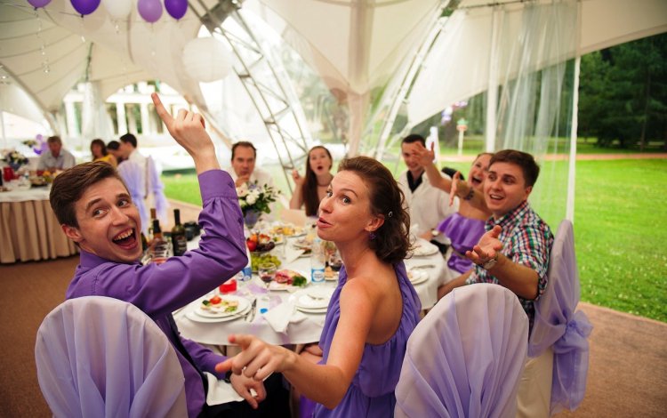 Конкурсы для свадьбы за столом для гостей