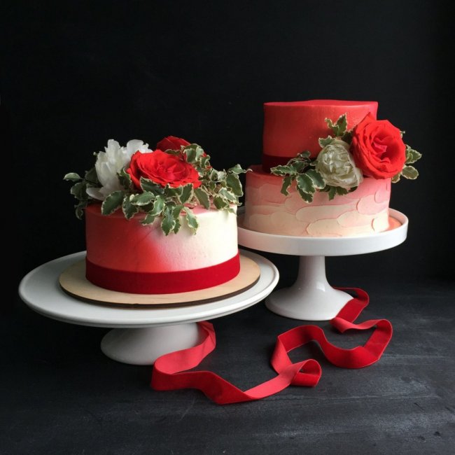 Красно-белые торты на свадьбу