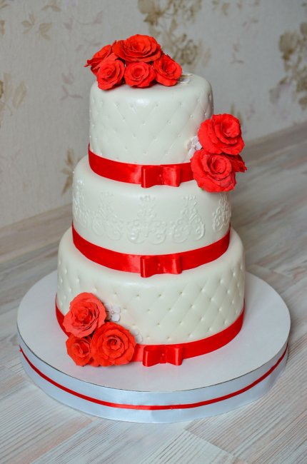Свадебный торт для свадьбы в классическом стиле