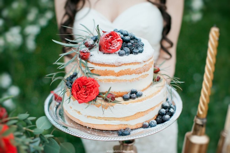 Двухъярусный торт на свадьбу