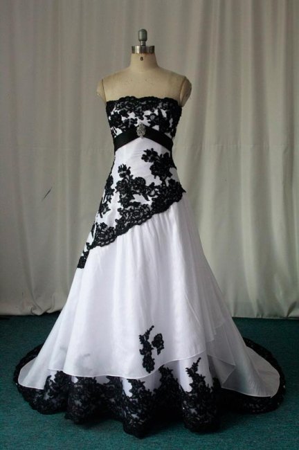 Платье невесты в черно-белом цвете
