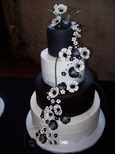 Свадебный черно-белый торт