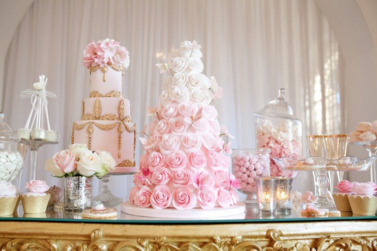 Розовый торт на свадьбу