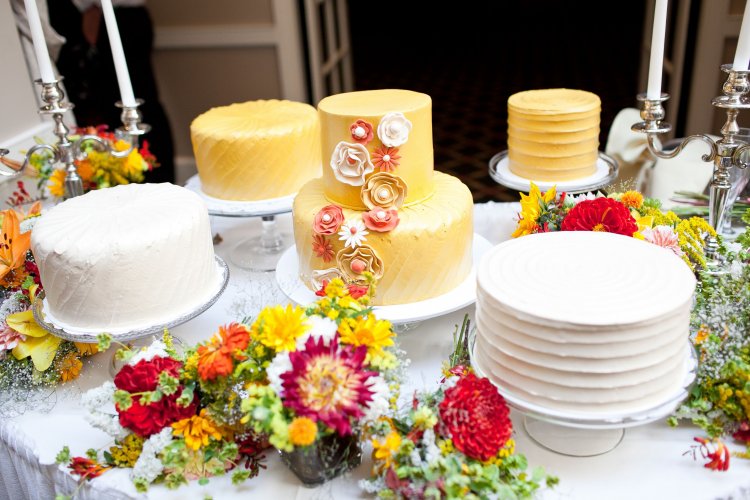 Желтый свадебный торт