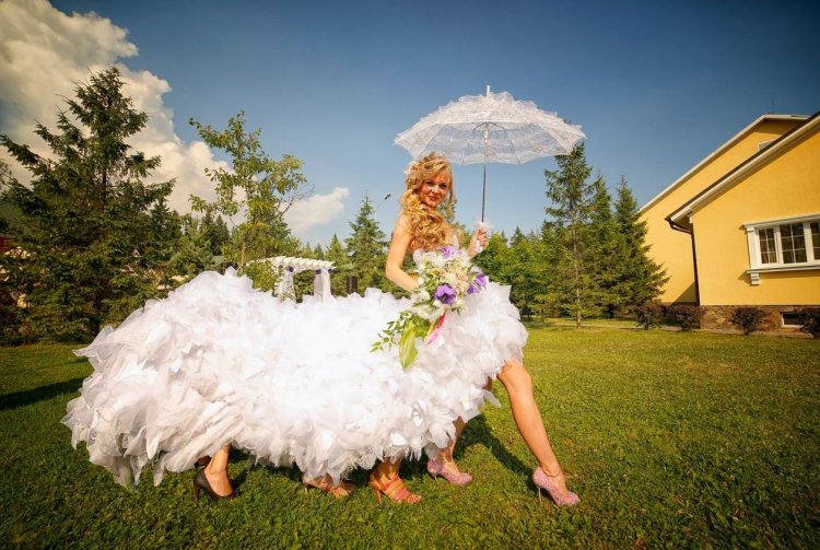Невеста-многоножка – ужасная свадебная фотография