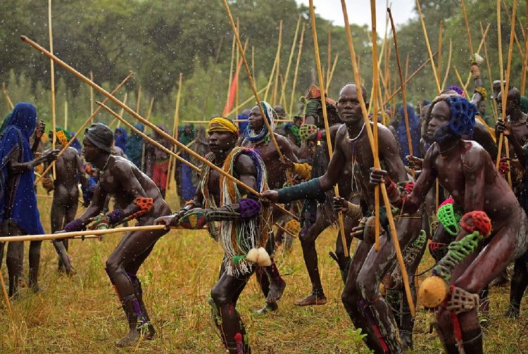 Традиция избиения палками в племени