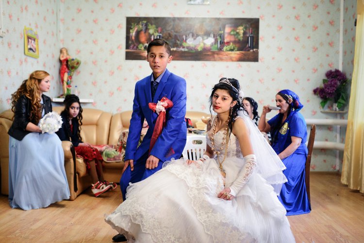 Цыганские молодые жених и невеста