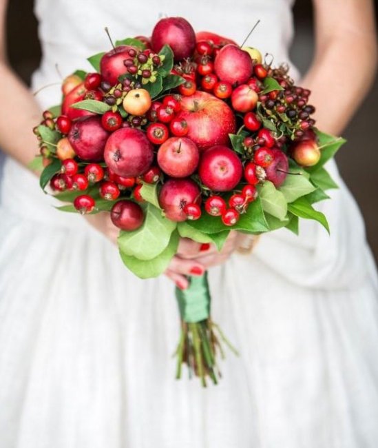 Свадебный букет с яблоками