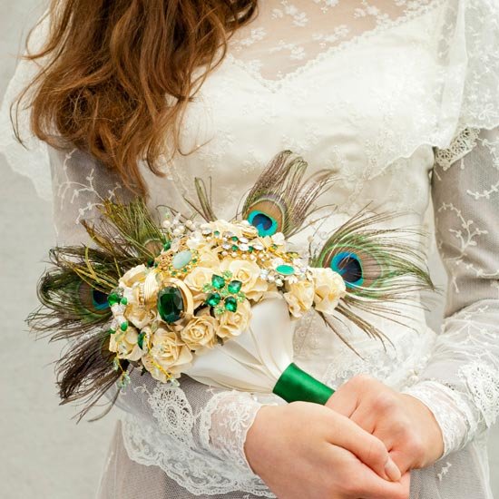 Букет невесты с перьями павлина