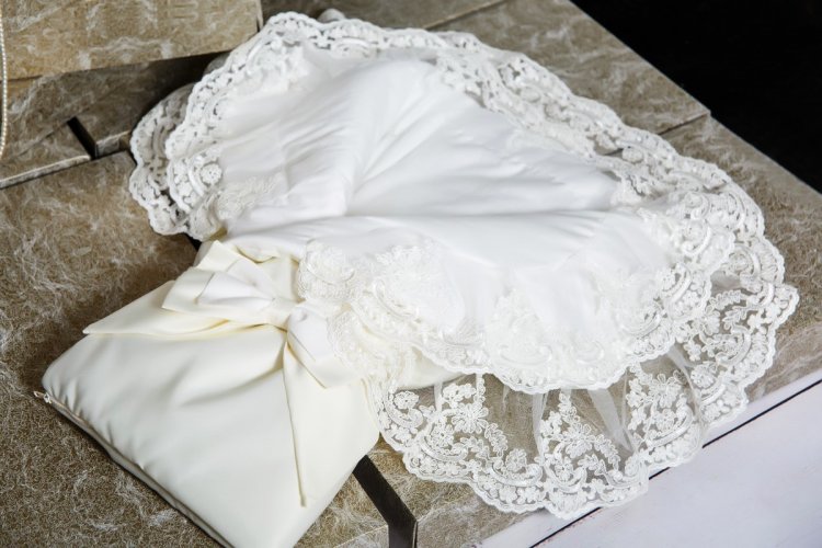 Конверт на выписку из свадебного платья