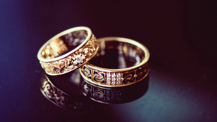 Обручальные кольца со сложным декором