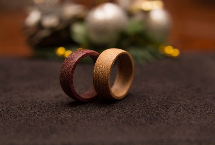 Обручальные кольца из дерева