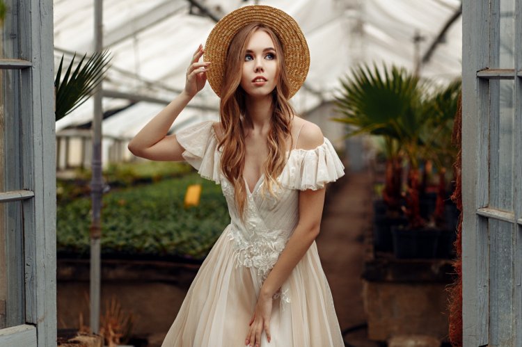 Невеста в соломенной шляпе