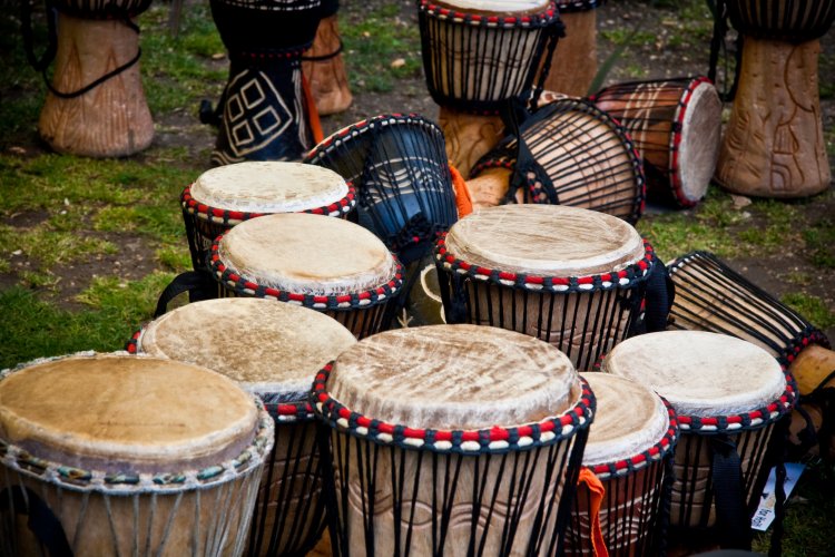 Африканская свадьба сопровождается звуками барабанов