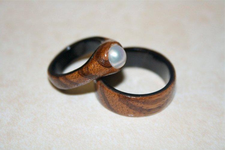 Деревянное кольцо с жемчугом
