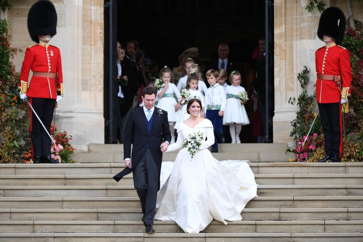 Вышивка на королевском свадебном платье