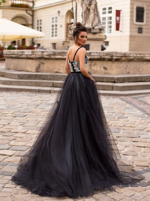 Воздушное черное платье