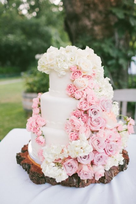 Красивый цветущий торт