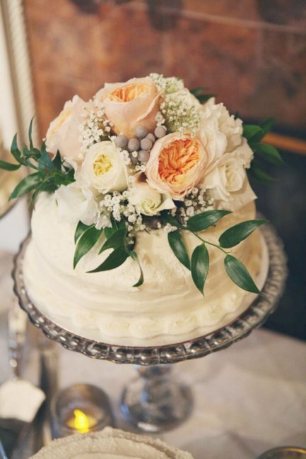 Одноярусный цветущий торт