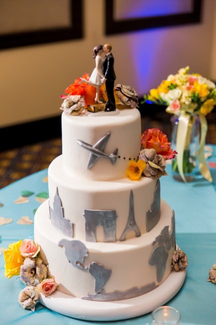 Сюжетный свадебный торт с путешествиями