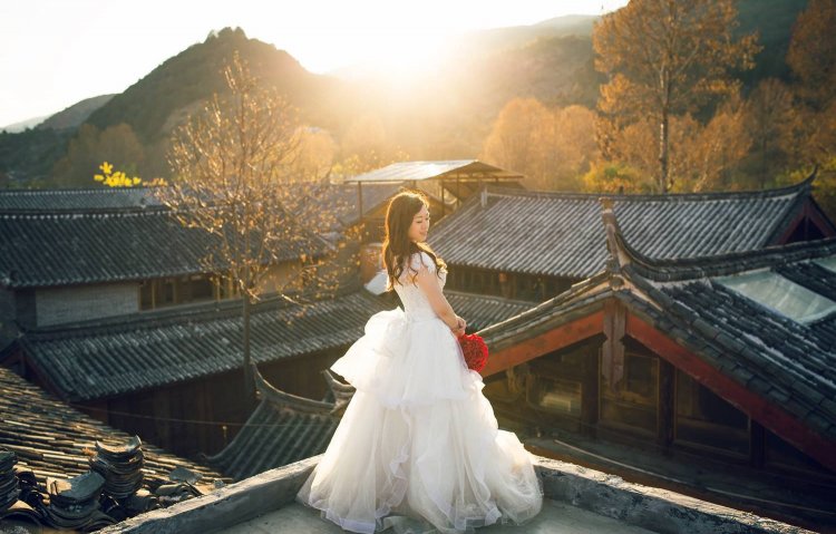 Китайская невеста в белом платье
