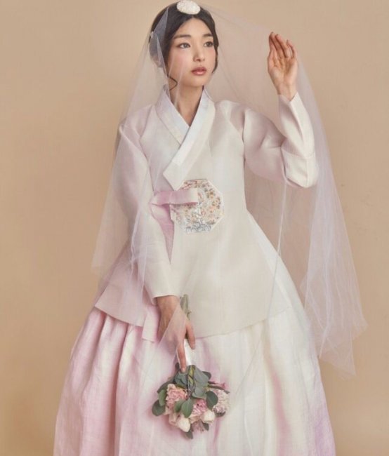 Смесь кимоно и свадебного платья