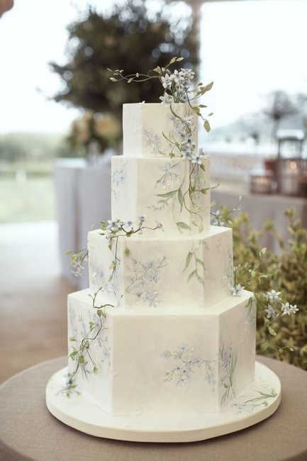 Модный свадебный торт 2020