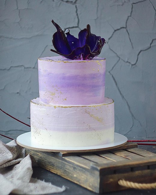 Свадебный торт с вазой из изомальта