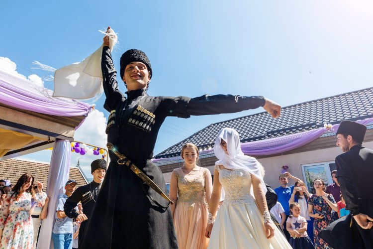 Лезгинка на кавказской свадьбе