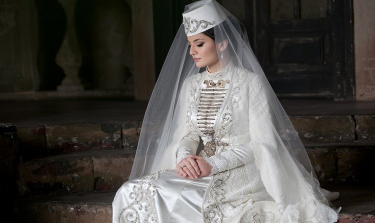 Кавказская невеста в национальном костюме