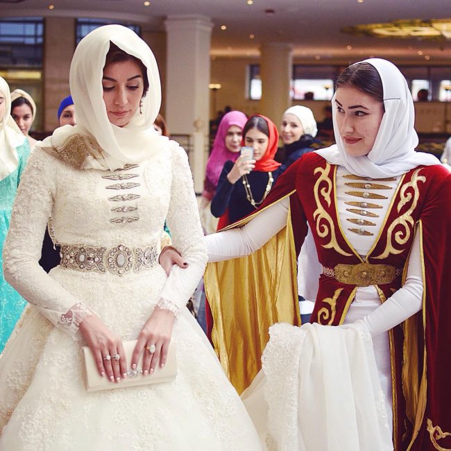 Кавказская невеста должна вести себя скромно