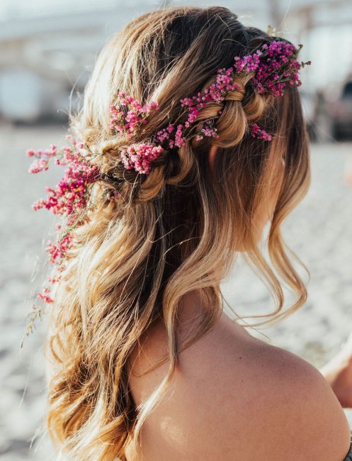 Цветы в волосах