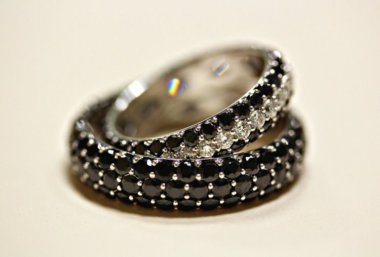 Кольца с черными бриллиантами