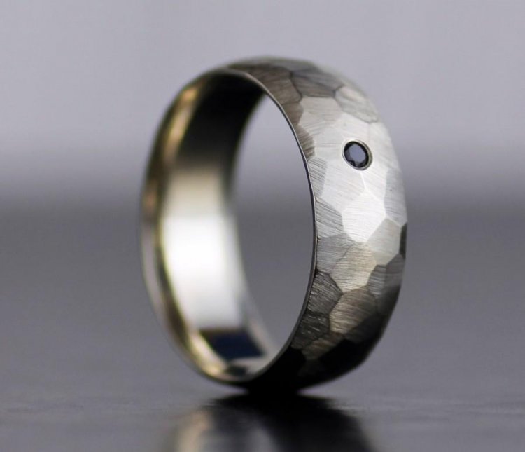 Мужское кольцо с черными бриллиантами
