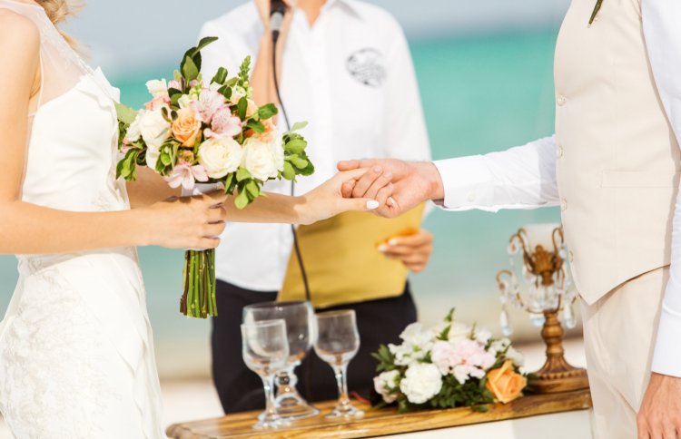 Как ведущий проводит свадебную церемонию