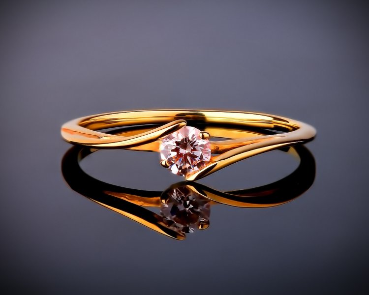 Помолвочное кольцо из красного золота
