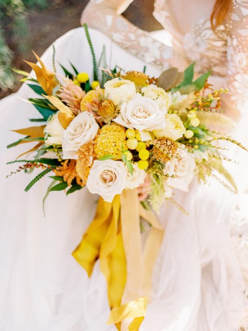 Свадебный букет в горчичном цвете